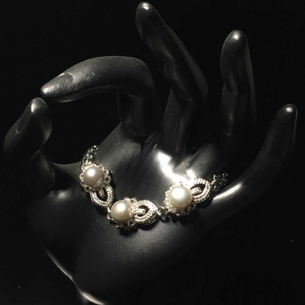 Gray Cultured Pearl Rhinestone Bracelet